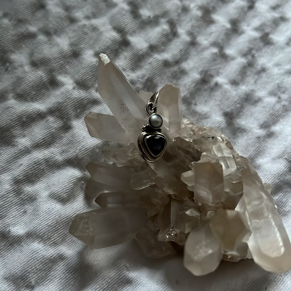 NWOT sterling pendant Iolite and pearl